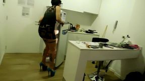 una tarde de fiesta con mi hermanastra y un amigo de mi hijastro 28 b