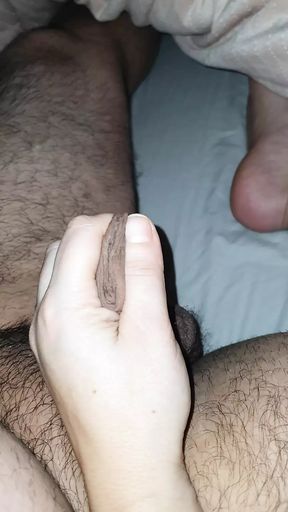 Step daughter hand slipped into step dad dick giving him a handjob