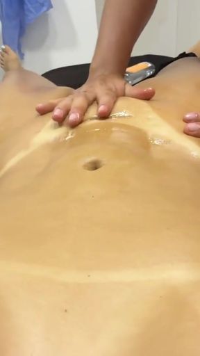 Masseuse rubs the pussy of voluptuous Latina doesn't resist and comes inside her broken pussy   Clip 1