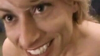 Padrastro golpea duro el culo apretado de su hijastra