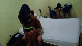 la joven alexa se coje a su profesor y disfruta de esa polla