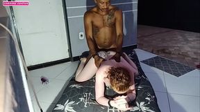 Aproveitei que meu marido foi pra far convidei meu amante para mim fuder bem gostoso na cama do corno e ele aproveitou e deixou meu cu todo arrombado pro corno lamber