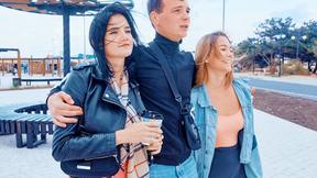 ”Lad enjoys two bi sex cuties”