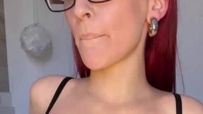 Social Media Model @CassyNoir @Showing Boobs and #Natural Big Tits #Glasses Porn #Redhead Porn gratis porno sex | Tik.Porn