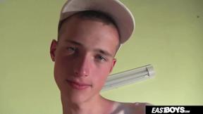 ”Smooth sexy boy Tim Law jerking off his huge dick”