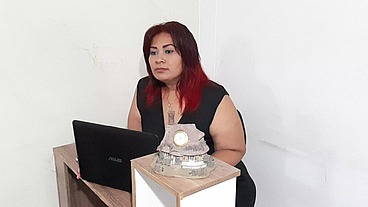 Mi secretaria es una madura muy caliente. Chupa muy rico mi verga
