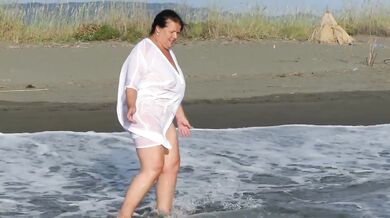 I bathe with shirt in the stormy sea 1