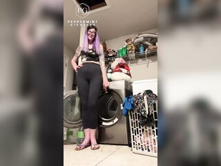 6'7 Barefoot Giantess Towers Over Everything at Home! Height Comparisons + Chores POV