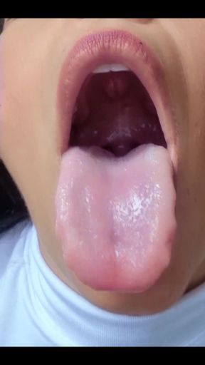 Hot Brazilian Brunette with Natural Breasts Asking You to Cum for Her - Espuletinha