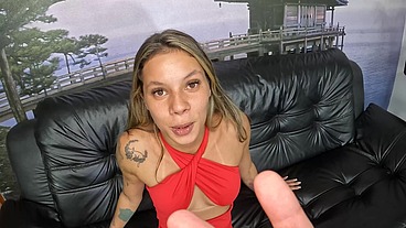 Bea Cherry estrea com chave de ouro com uma dupla penetração