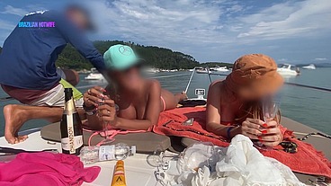 NOS EXIBINDO PARA O MARINHEIRO E DEIXANDO ELE CHEIO DE VONTADE...