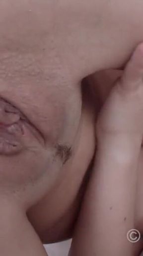 Amateur whore Olga needs an orgasm
