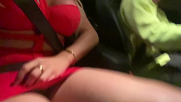 FUI PRA RUA PEDIR UM TAXI E GOZEI SENTANDO NO MOTORISTA