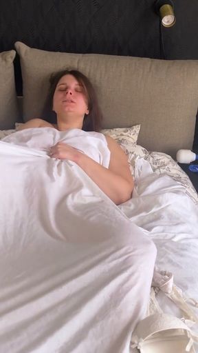 amateur WIFE masturbating pussy play under the sheets   Clip 1