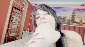 DELICIOUS GOTH SUCKING MY HORNY FINGERS - BY ANNY HOUSE - CLIP 3 IN FULL HD