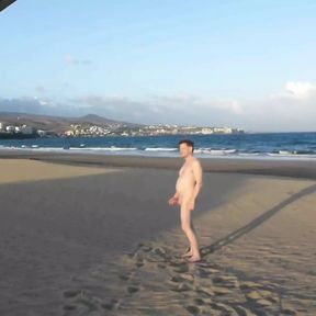 Long public wank at the beach