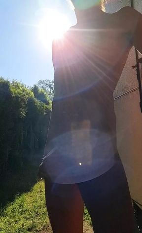 Sexy pissing in the morningsun