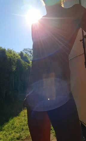 Sexy pissing in the morningsun