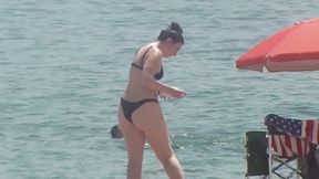 Hot curvy MILF beach voyeur video