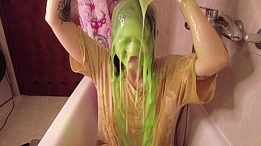 THICK gunge time in my t-shirt