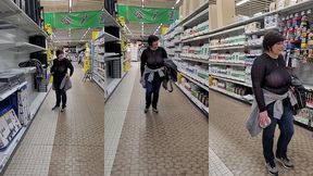 dans un grand magasin en transparent et sans soutien gorge !