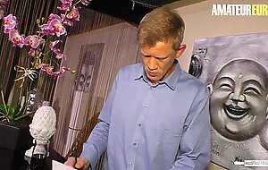 HausfrauFicken - Mature German Housewife Gets Her Pussy Fucked By Masseur - AMATEUREURO