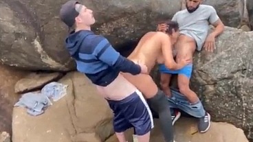 Rolas na buceta da rabuda gostosa
