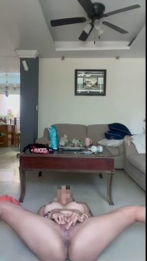 Masturbating until I squirt 💦🔥