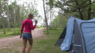 Büyük göğüslü ve büyük kalçalı güzeller Sarah Vickers ve Juicy Pearl kendilerini tatmin ediyorlar.