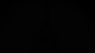 La salope se le fait pénétrer profondément dans le cul