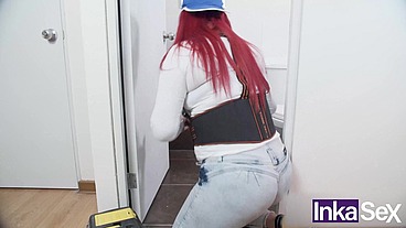 Gasfitera venezolana le rompe la cañería a un inocente universitario