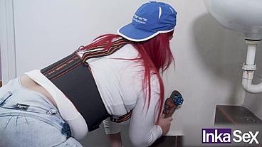Gasfitera venezolana le rompe la cañería a un inocente universitario