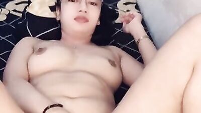 Mami Devi Ngentot Part 3: Big Tits in homemade Asian milf cam show