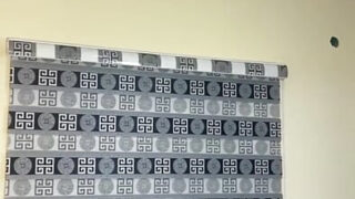 Nadržení amatérští gayové s zadky dělají špinavý orální sex a olizují černé penisy, než se nechají bez sedla análně ošukat k masivnímu výstřiku