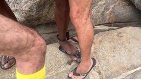 ex-presidiario com tornozeleira me acurralou atras das pedras da praia do abrico e arrombou meu cusao com vontade