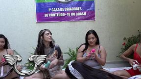 Chamei minhas amigas pra fofocar e acabou virando a festa da buceta