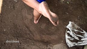 digging with the feet