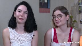 Brunette Wird Von Ihrer Deutschen Freundin Mit Strap-on Verwohnt