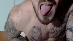 Tatted Up Euro Muscle Guy Has a Wank