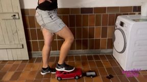 Sneaker-Girl Denise - Very Hard Toy Car