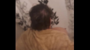 Tia gostosa no banho 2