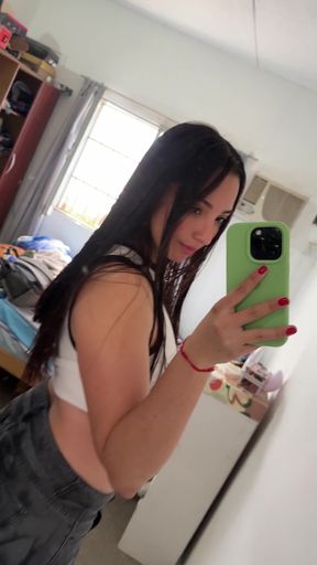 Teen onlyfan shows off her tits