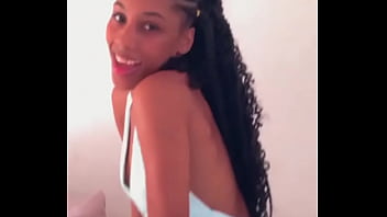 Pretinha gostosinha dan&ccedil_ando