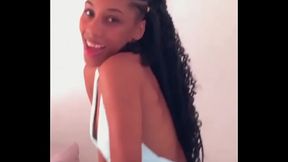 Pretinha gostosinha dan&ccedil_ando