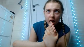 lick finger feetwhile make ahegao!