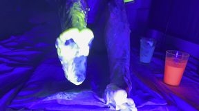 glow in the dark uv gunging – legs & feet!