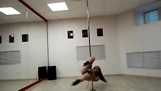 Leila pole dancing