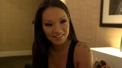 Asa Akira. La petite amie de ce soir. Soumis