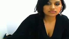 Sweet and delightful Indian webcam babe flashes her body