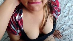 junta tus grandes tetas y rosa mi polla con tus pezones ,bbw latina quiere hacerme sexo oral con una mamada muy rica en un porno amateur,usa una lenceria muy sexy para hacerme garganta